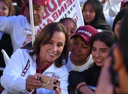 La candidata a la gubernatura de Morena, PT, Partido Verde y Fuerza por México, Rocío Nahle García, estuvo este miércoles en el municipio de Rafael Lucio, Ver..