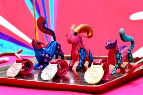 Los para atletas campeones en el Xalapa 2024 World Para Athletics Grand Prix además de la satisfacción del triunfo llevarán para siempre a Xalapa en sus corazones y en sus medallas y los alebrijes con que son premiados. 