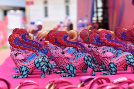 Los para atletas campeones en el Xalapa 2024 World Para Athletics Grand Prix además de la satisfacción del triunfo llevarán para siempre a Xalapa en sus corazones y en sus medallas y los alebrijes con que son premiados. 