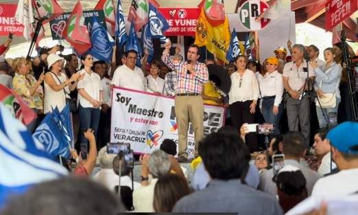 El candidato a la gubernatura  José Yunes Zorrilla visitó este domingo la región de Poza Rica, en busca del apoyo de los electores. 