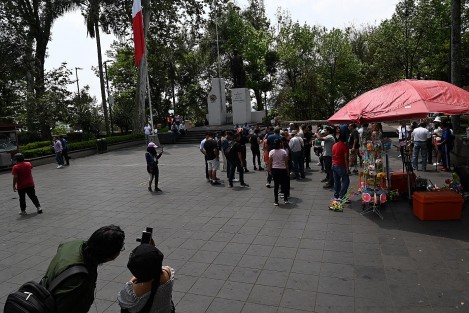 Algunas personas y fotógrafos se reunieron en el parque Juárez, de la ciudad de Xalapa para ver el eclipse. 