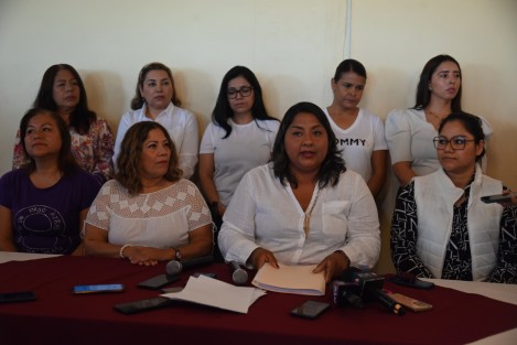 Un grupo de mujeres encabezadas por la Maestra Graciela Nani González, Premio Estatal de la Mujer 2023, se pronunciaron exigiendo un alto a lo que consideran como una campaña de odio y discriminación contra la candidata de Morena a la gubernatura del estado.