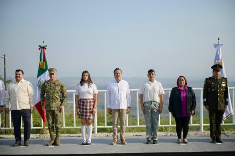 Para conmemorar el 105 aniversario luctuoso de El Caudillo del Sur, General Emiliano Zapata Salazar, autoridades estatales y municipales, así como los mandos militares y navales en la región, llevaron a cabo un acto solemne en la Plaza Cívica de la Batalla de Cerro Gordo.