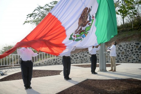 Para conmemorar el 105 aniversario luctuoso de El Caudillo del Sur, General Emiliano Zapata Salazar, autoridades estatales y municipales, así como los mandos militares y navales en la región, llevaron a cabo un acto solemne en la Plaza Cívica de la Batalla de Cerro Gordo.