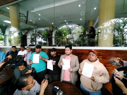 Personas protestaron frente a Palacio de Gobierno, en la ciudad de Xalapa, para exigir la liberación del empresario Itiel N, quien fue acusado del homicidio del diputado local Juan Carlos Molina y el de otras personas. 