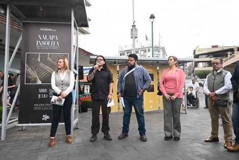 Este viernes se inauguró en la Galería Peatonal del Corredor Carlos Fuentes la exposición Xalapa insólita del Colectivo Tomar la calle, misma que permanecerá hasta junio. 