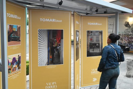 Este viernes se inauguró en la Galería Peatonal del Corredor Carlos Fuentes la exposición Xalapa insólita del Colectivo Tomar la calle, misma que permanecerá hasta junio. 