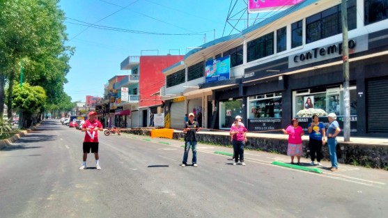 Vecinos de la colonia Obrera Campesina cerraron la Av. Ruiz Cortines a la altura de La Antorcha. Llevan 12 días sin agua.