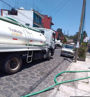 La Comisión Municipal de Agua Potable y Saneamiento de Xalapa informa que se atiende a vecinos de la colonia Obrero Campesina. El viernes y este sábado se apoya con camión cisterna gratuito en domicilios así como apertura realizada ayer. Se trabaja para analizar y reparar anomalía que obstruye el servicio hacia las casas aún así las válvulas están abiertas desde ayer.