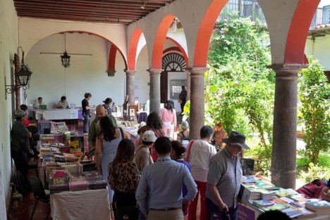Este fin de semana en el marco del Día Internacional del Libro, se lleva a cabo en el Centro Cultural Coatepec, el Festival Diente de León, con diversas actividades de promoción y fomento a la lectura. 
