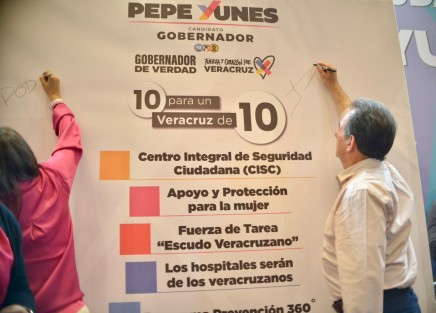 Por invitación a Claudio X Gonzalez, Gabriela Sterling, Ana Lucía Medina y Beatriz Leycegui, y a las asociaciones: PoderCiudadano Mx X Mx UNE México Sí Por México Frente Cívico Nacional Sociedad Civil México, el candidato José Yunes Zorrilla sostuvo un encuentro ciudadano en la ciudad de Xalapa.   