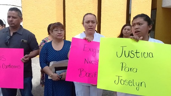 Personal suplente del ISSSTE en  la colonia El Espinal de Orizaba, se manifestó por las condiciones precarias en que trabajan, sin basificación. Además de apoyar a una compañera del estado de Michoacán quien en accidente de trabajo perdió una pierna y pese a ello no recibió atención de la propia institución.
