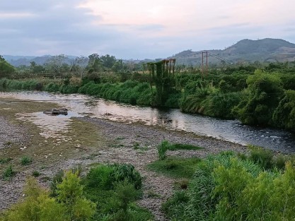El bajo nivel que presenta el río Tecolutla a nivel de la Sierra del Totonacapan mantiene en alerta a los pobladores de la región, ante la llegada de la temporada de estiaje.
