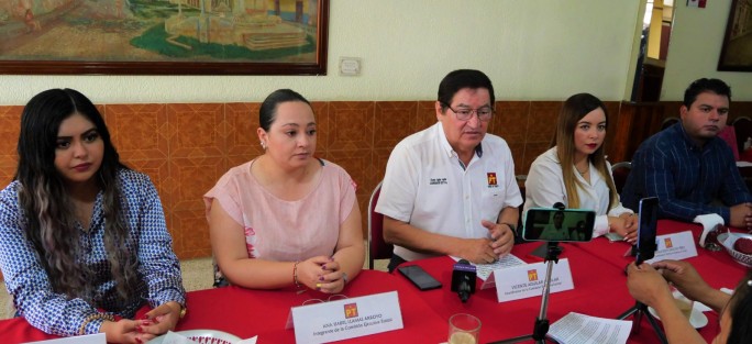 El Partido del Trabajo (PT) manifiesta su total rechazo al acuerdo del INE que ha negado el derecho al voto a miles de mexicanos que residen en el extranjero. Efectivamente, este Instituto impulsó el voto en el extranjero y ahora recula negando tal derecho.