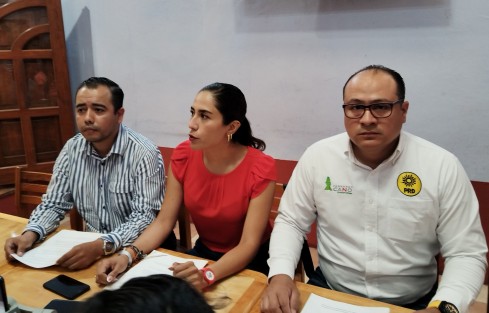 Diana González Ortiz, del PRI; Pedro Alvarado, del PAN y Fernando Cano, del PRD, invitaron nuevamente a las candidatas de MORENA y Movimiento Ciudadano a la diputación federal a que participen en el debate convocado por el INE.  