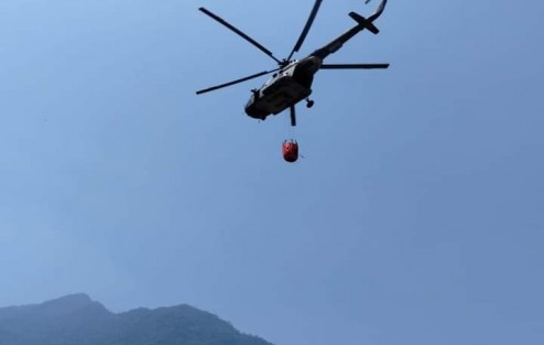 Se trata un helicóptero Bell 407 de Fuerza Civil y un helicóptero MI-17 de la SEMAR, que de acuerdo a las condiciones meteorológicas realizarán tareas de sobrevuelos de reconocimiento y descargas de agua para enfriamiento y sofocamiento en puntos estratégicos.
