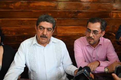 El expanista y ahora aspirante de Morena a la diputación federal por la vía plurinominal, Manuel Espino Barrientos  recomendó a la oposición a que le baje a la guerra sucia porque con ello están logrando proyectar más y generar más respaldo a Rocío Nahle y a Claudia Sheimbaum, 