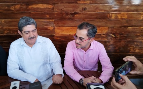 Por su parte, el diputado local de Morena, Antonio Luna argumentó que las acusaciones contra su candidata a la gubernatura las están sacando a la luz pública ahorita por ser proceso electoral.