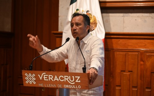 A cuestionamiento de reporteros, el Gobernador Cuitláhuac García Jiménez expresó que los gobernadores de MORENA respaldan la prevalencia de la prisión preventiva oficiosa, lo cual manifestarán en una carta abierta de apoyo al gobierno federal. Imagen