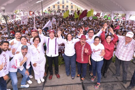 Acompañada del dirigente nacional de Morena, Mario Delgado Carrillo, la candidata a la gubernatura de Veracruz por la coalición Sigamos haciendo historia, Rocío Nahle García, continuó su gira proselitista en la ciudad de Córdoba. 