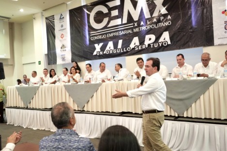 José Yunes participó en el Foro Democrático 2024 Consejo Empresarial Metropolitano de Xalapa donde presentó su propuesta para garantizar la suficiencia financiera y abordar las necesidades clave de Veracruz. 