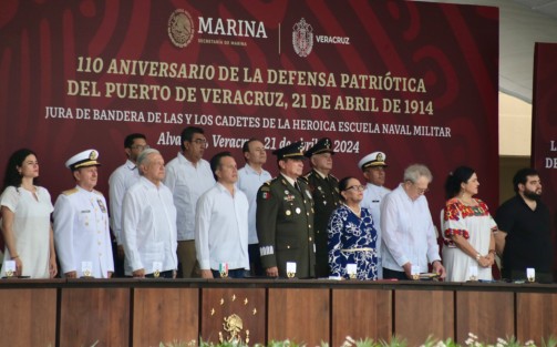 Desde la Heroica Escuela Naval Militar de Antón Lizardo, el Gobierno de México y autoridades estatales de Veracruz, Puebla, Oaxaca, Campeche, Michoacán, Ciudad de México, Sinaloa, Sonora y Baja California Sur conmemoraron el 110 aniversario de la Defensa Patriótica del Puerto de Veracruz.
