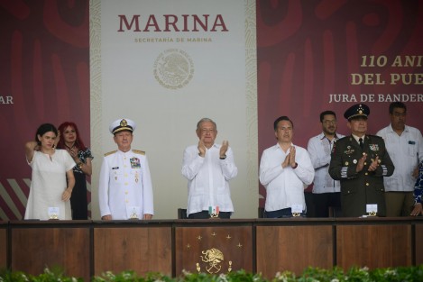 Durante el mensaje oficial quedó patente el protagonismo de Veracruz en la historia de la nación, pues aquí fue consumada la Independencia tras la firma de los Tratados de Córdoba en 1821, y en San Juan de Ulúa se dio la expulsión del último reducto español en 1825, sitio que contuvo además el ataque francés derivado de la Guerra de los Pasteles en 1838.