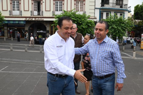 El aspirante a la diputación federal por Xalapa, Américo  Zúñiga, debatió sólo en Plaza Lerdo, ante la negativa de sus contrincantes a hacerlo, a convocatoria del OPLE. 