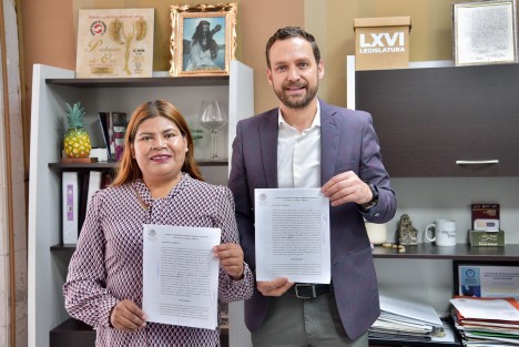 En cumplimiento de lo dispuesto en la Ley de Premios del Estado, la Comisión Permanente de Medio Ambiente, Recursos Naturales y Cambio Climático, integrada por el diputado Paul Martínez Marie y las diputadas Nora Jéssica Lagunes Jáuregui y Gisela López López, presidente, secretaria y vocal, respectivamente, presentó la terna de candidatos al Premio al Mérito Ambiental, edición 2024.