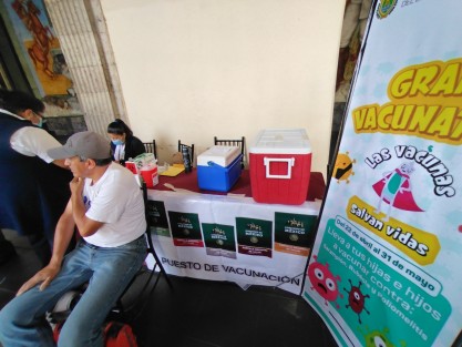 En marcha el Vacunatón en toda la entidad. En Xalapa se puede acudir a los bajos del Palacio de Gobierno donde estará personal de salud toda esta semana.