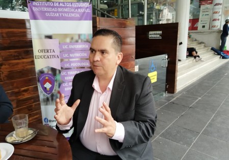 Funcionarios de la Universidad Biomédica Rafael Guízar y Valencia invitan a todos los egresados de bachillerato a asistir al curso ¿Cómo escoger correctamente mi carrera universitaria?; el 26 de abril a las 16:00 horas y el 3 de mayo a las 11:30 horas, en dicho plantel. 