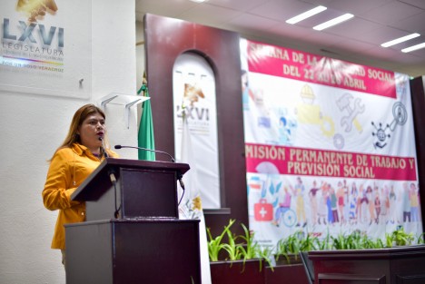 En el tercer día de la Semana de la Seguridad Social, que se realiza en la sede del congreso del Estado, al dar la bienvenida a las y los participantes, la presidenta de la Comisión Permanente de Trabajo y Previsión Social, diputada Gisela López López, dijo que la seguridad social es, además de un derecho, una responsabilidad que debe ser compartida y que, por ende, gobiernos, empleadores y sociedad están obligados a colaborar para garantizarla en todos los ámbitos.