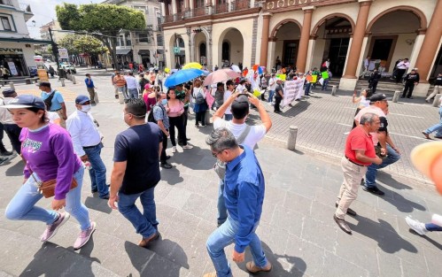 Aunque la determinación, a su decir, se dio durante las administraciones anteriores, el reclamo a la actual es porque les prometieron que se les pagaría y no se hizo. 
