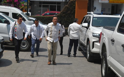 El Gobernador Cuitláhuac García Jiménez se reunió con integrantes de colectivos de búsqueda de personas. Debido a que se trató de una reunión privada, los detalles de lo tratado se darán a conocer en conferencia de prensa el lunes, dijo el mandatario. 