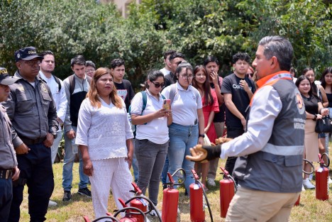 En la clausura de los trabajos de la Semana de la Seguridad Social, la presidenta de la Comisión Permanente de Trabajo y Previsión Social del Congreso local, diputada Gisela López López, agradeció a las autoridades de Salud, IPE y Protección Civil por compartir sus conocimientos con el personal del Congreso.