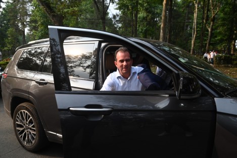 Candidatos a la gubernatura de Veracruz hicieron su arribo al MAX para el primer debate. Notoria la evasiva de Rocío Nahle para saludar a José Yunes