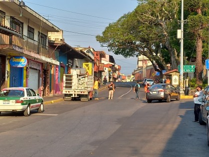 Xalapa despertó muy temprano este domingo debido al Maratón Atenas Veracruzana. Cierre de calles desde la madrugada, pero también la participación de muchos deportistas locales. Los 42 kms, se los llevó... el keniano. 