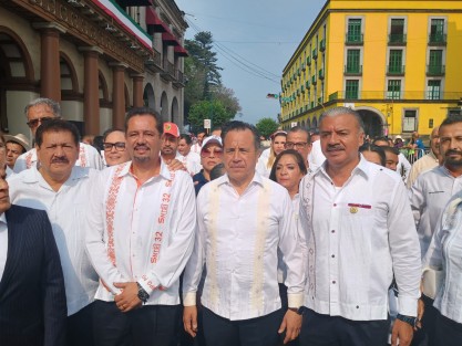 Acompañado de líderes sindicales, el Gobernador Cuitláhuac García Jiménez encabezó el inicio del desfile conmemorativo al Día del Trabajo, en la capital veracruzana. 