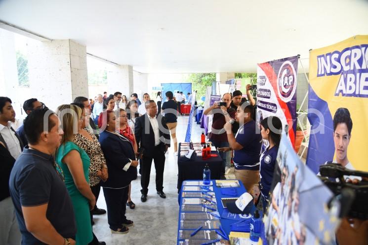 Como parte del Convenio de Colaboración en Materia de Capacitación y Profesionalización entre el Poder Legislativo y la Secretaría de Finanzas y Planeación (Sefiplan) del gobierno estatal, la presidenta de la Mesa Directiva de la LXVI Legislatura, diputada Adriana Esther Martínez Sánchez, inauguró la Expo-Feria Educativa 2024.