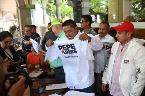 Luego de no obtener la candidatura a la diputación local por Xalapa, Annuar Herrera dio a conocer que renuncia a las filas de Morena y se suma al PRI. 