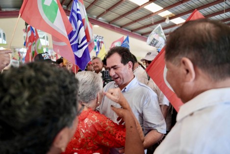 Vamos a ganar las cinco elecciones que se disputan en Veracruz, aseguró Pepe Yunes, este sábado, al encabezar diferentes encuentros con miles de habitantes de los municipios de Moloacán, Las Choapas, Agua Dulce, Nanchital e Ixhuatlán del Sureste.