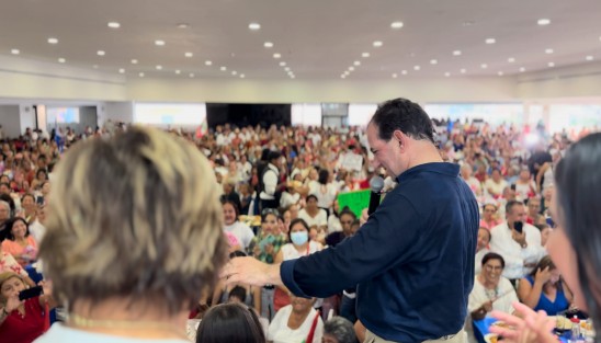 Pepe Yunes estuvo este domingo en Coatzacoalcos, donde expresó que las mujeres merecen seguridad, no miedo. 
