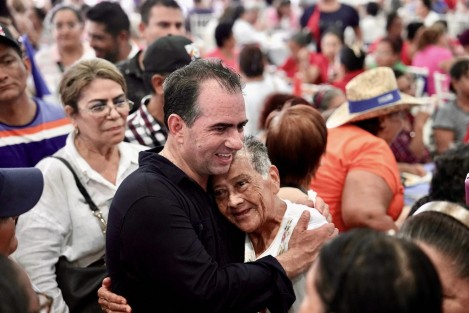 Pepe Yunes estuvo este domingo en Coatzacoalcos, donde expresó que las mujeres merecen seguridad, no miedo. 