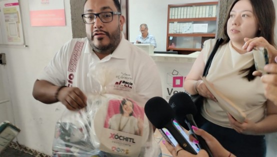 El representante de MORENA ante el OPLE, Gabriel Zúñiga, denunció la supuesta entrega de despensas para promocionar a Pepe Yunes. 