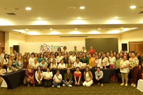 La candidata a la gubernatura por Morena, PT, PVEM y Fuerza por México en Veracruz, Rocío Nahle García se reunió con la Red Veracruzana de Mujeres dedicadas a la Ciencia, Tecnología e Innovación, con quienes signó acuerdos para impulsar diferentes proyectos productivos para la entidad.
