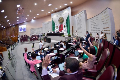 Con la finalidad de otorgar a 36 personas certeza jurídica sobre los predios que actualmente tienen en posesión, diputadas y diputados de la LXVI Legislatura aprobaron el dictamen de la Comisión Permanente de Desarrollo Urbano, Ordenamiento Territorial, Vivienda y Fundo Legal, por el cual se autoriza al ayuntamiento de Colipa enajenar, a título oneroso, dichos lotes pertenecientes al fundo legal.