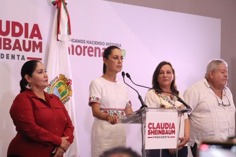 Acompañada de los candidatos a diputados locales, federales y al Senado de la República, así como de la candidata al gobierno de Veracruz, Rocío Nahle García, esta mañana ofreció una conferencia de prensa en Boca del Río, la Dra. Claudia Sheinbaum Pardo, donde ratificó su compromiso con Veracruz quien sostendrá una gira por Zongolica, Orizaba y Huatusco. 