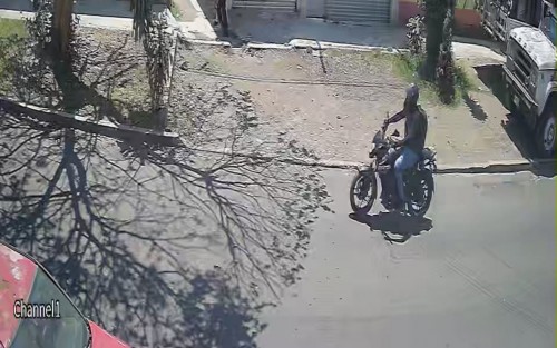 Un motociclista se dio a la fuga tras atropellar a un menor en la calle Lino Serrano de la colonia 21 de Marzo, por lo que piden ayuda para localizarlo y responda por los hechos. 