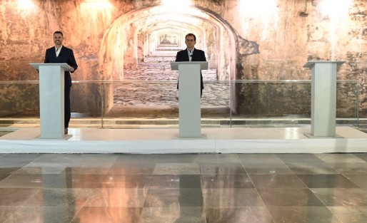 La candidata de MORENA, Rocío Nahle, decidió no salir a tomarse la foto oficial del segundo debate por la gubernatura junto a sus contendientes José Yunes Zorrilla e Hipólito Deschamps.