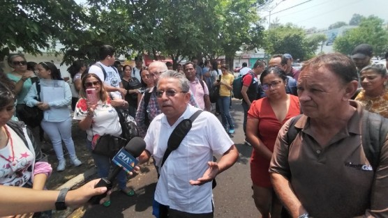 Los inconformes inicialmente bloquearon la avenida Cayetano Rodríguez Beltrán, para posteriormente trasladar su inconformidad a la avenida Enríquez, afectando a su vez a terceros. 